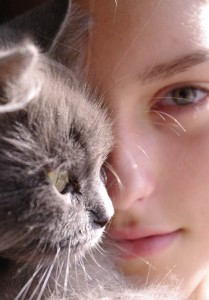 Девушка vs Кошка?